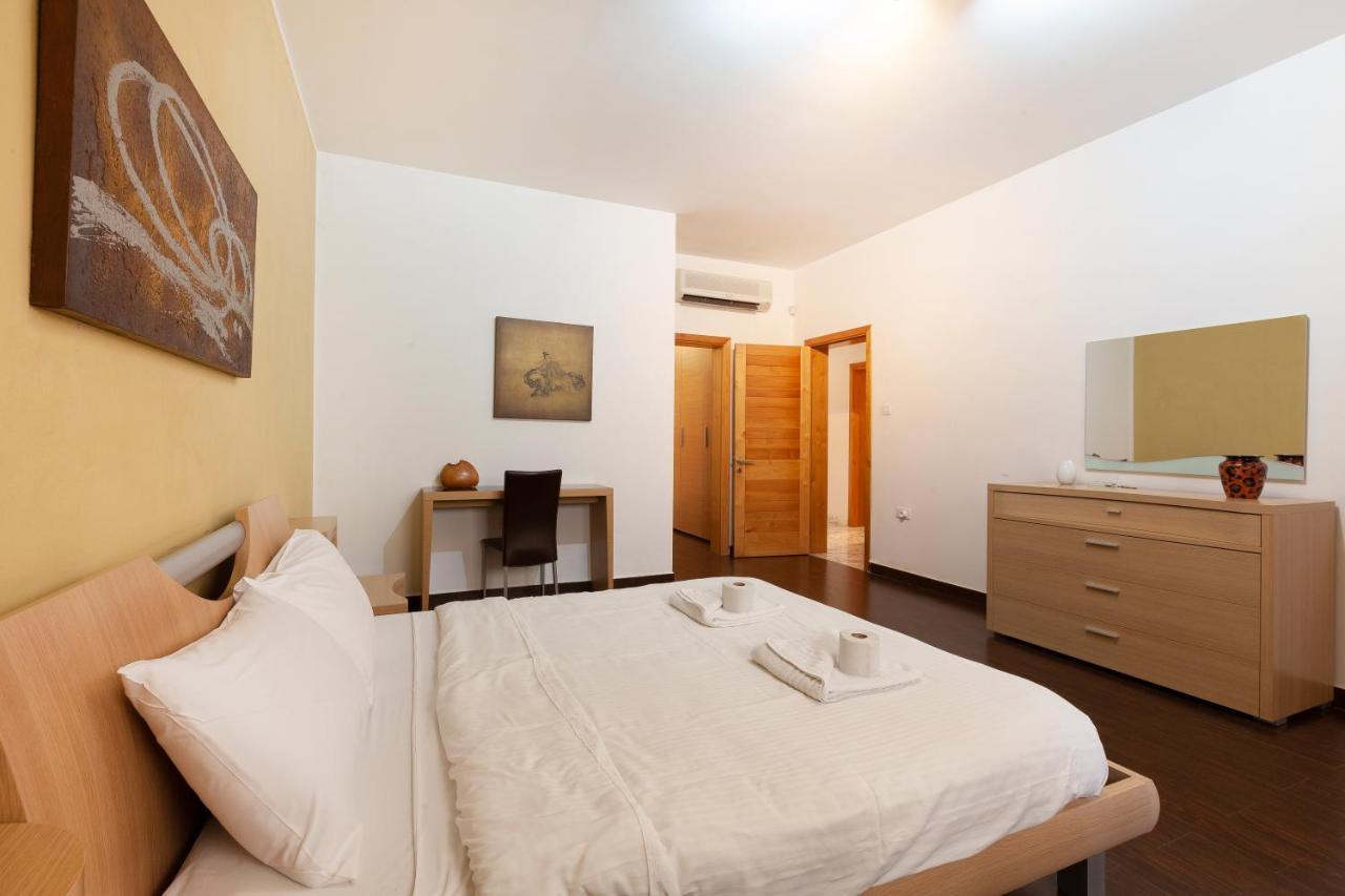 Spacious Seafront Apt With Living, Sofa, Wifi & Ac By 360 Estates Sliema Exterior photo